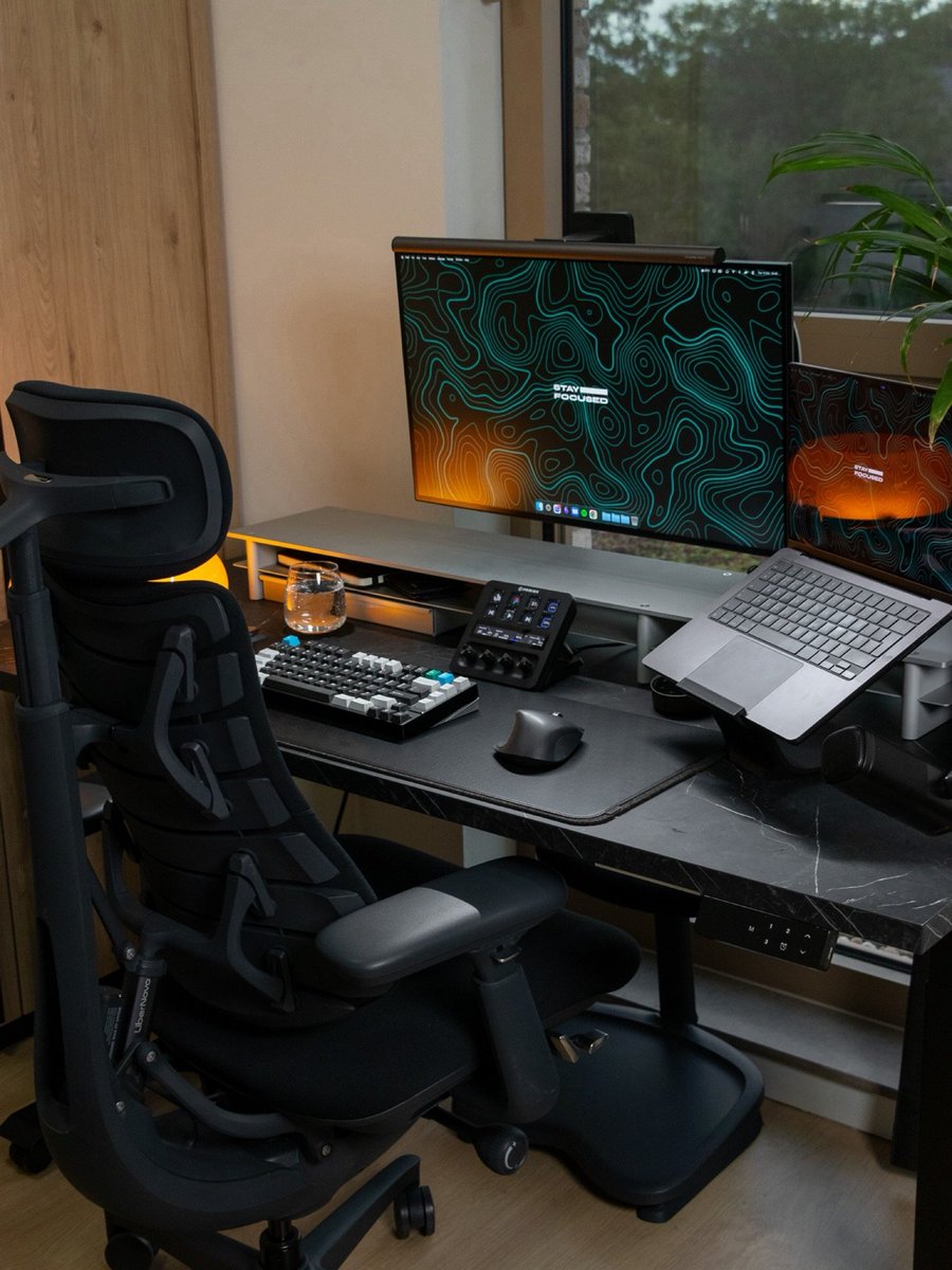 lodtechsetups's tweet photo. What would you use this setup for?
💻 What's your favorite part of this setup❓Rate it 1 - 10
#desksetup #gamingsetups #officedesign #minimalism #minimalsetups #deskgoals #setuptour #officeinspo #workspaces https://t.co/kI4MacQlMf