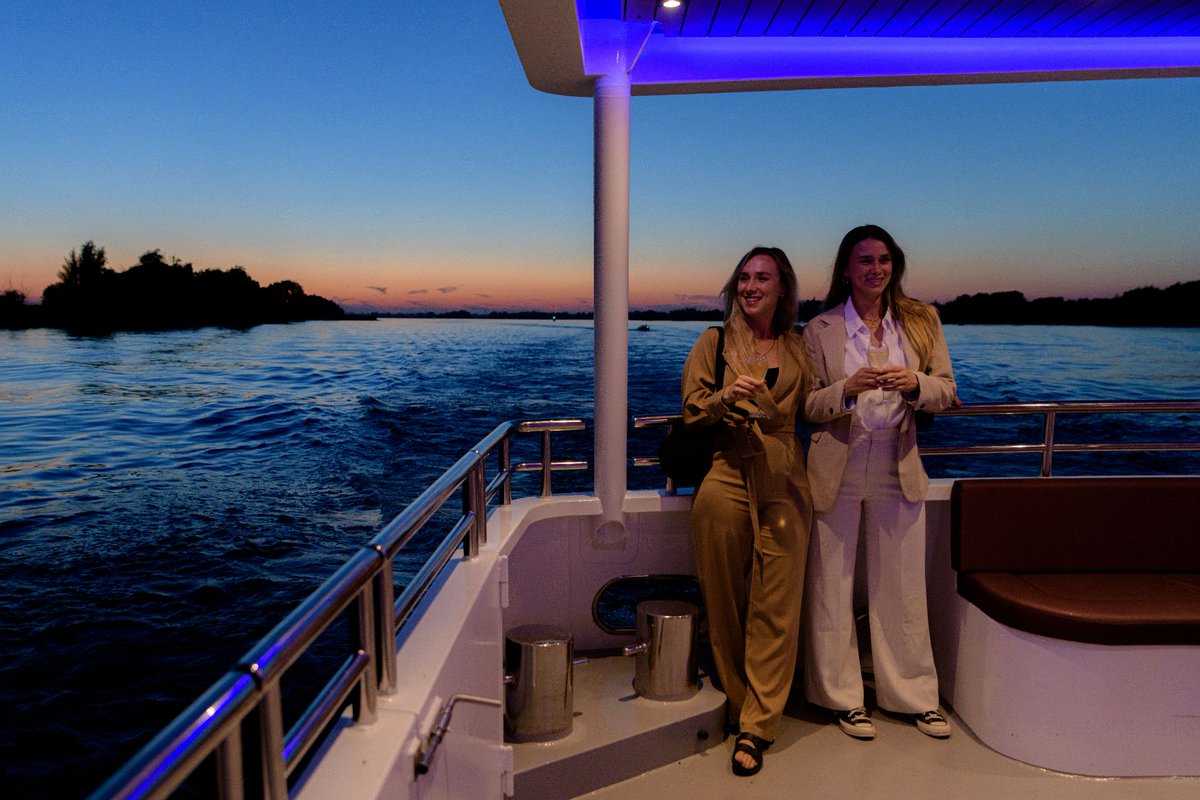 Events_NL's tweet photo. Jouw winterse meeting op een elektrisch schip van Z-Eventships

Lees het hele artikel via https://t.co/q2AisJIsX5

#events #evenementorganiseren #eventbranche /Rondvaartbedrijf Zilvermeeuw /Tekst: Rik Leonards /Fotografie: Kirsten van Santen &amp; DUIZENDDINGEN https://t.co/19Se3xcMM0