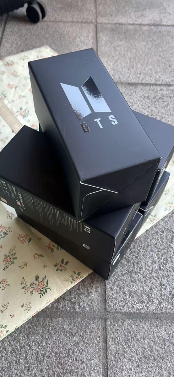 TNdereba70725's tweet photo. Olá, ARMY! 😊💜 Tenho um lightstick ARMY BOMB extra. 💜 Se algum(a) ARMY estiver precisando, me mande uma mensagem (DM) o quanto antes! 💜 Posso enviar para o seu endereço. https://t.co/6iubJbvx9J