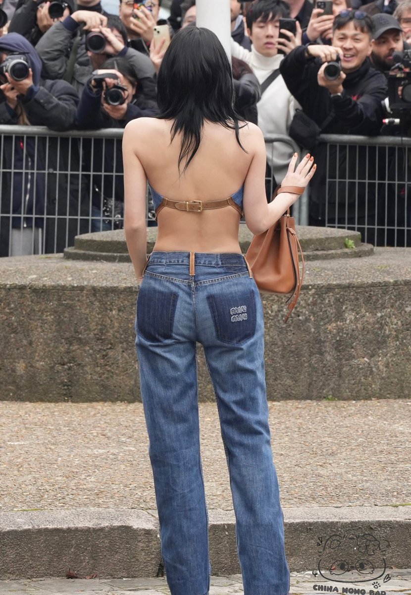kawaichaos's tweet photo. She know that she got most sexy back   and curves ever 
 Thats why she flaunts them very well https://t.co/GaScafdj7c