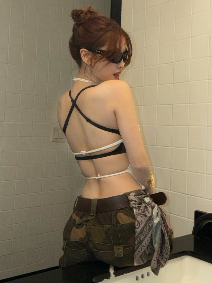 kawaichaos's tweet photo. She know that she got most sexy back   and curves ever 
 Thats why she flaunts them very well https://t.co/GaScafdj7c