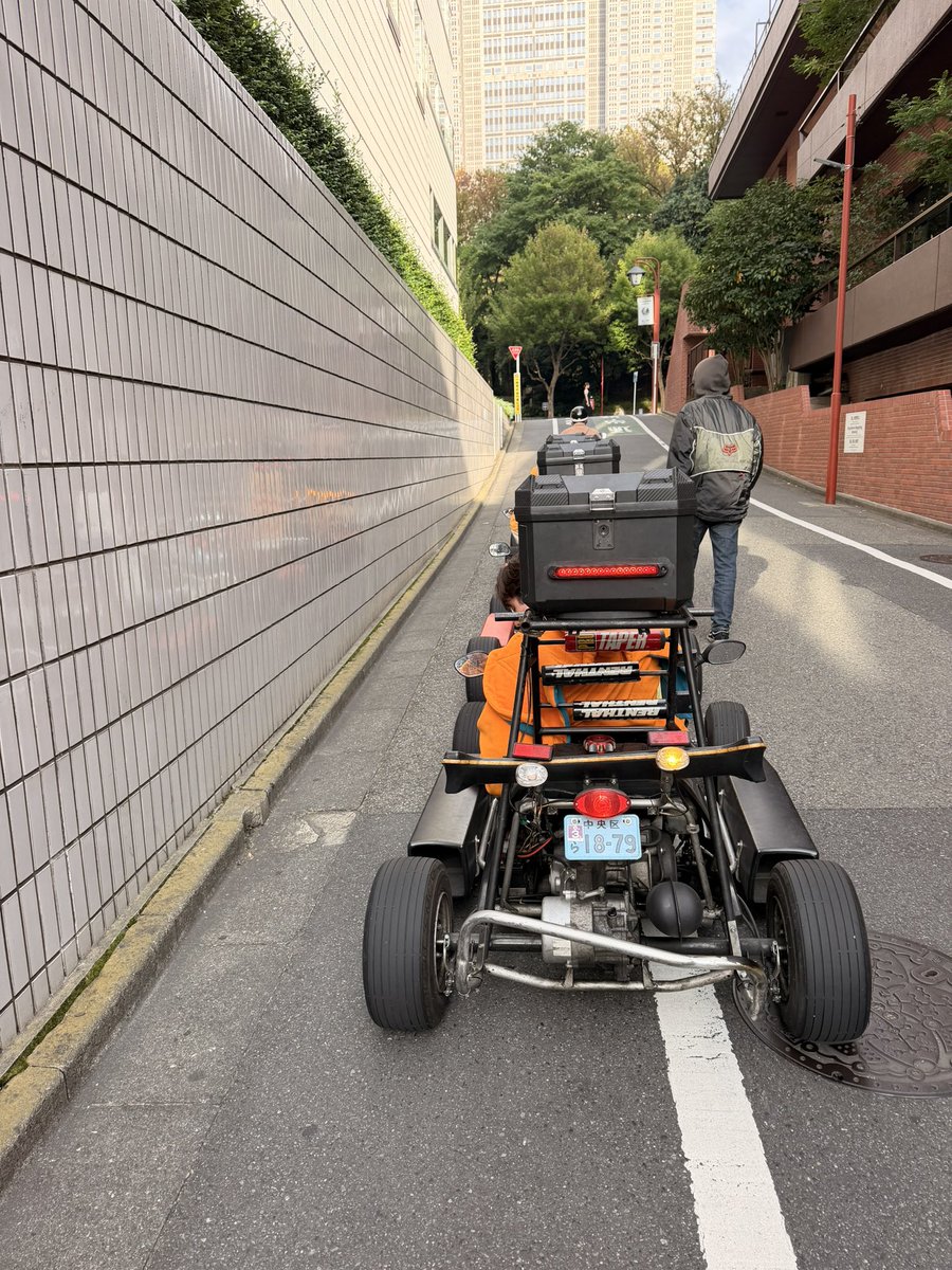 9uwx26's tweet photo. @MPD_kotu いい加減此奴ら蛮行を取り締まれよ
毎日毎日歩道占拠して危ない https://t.co/K44O79t6Pk