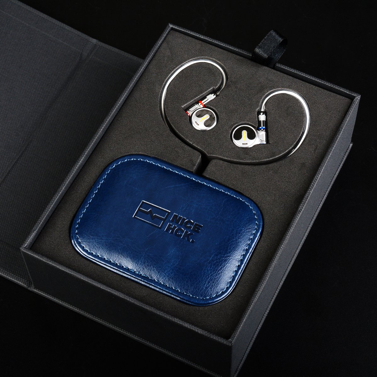 NiceHCK_Audio's tweet photo. ＜F1、売り尽くしセール＞
通常価格22550円➡️セール価格6254円
なくなり次第終了
https://t.co/oPfUMmgOxH

🌟14.2mm平面磁界駆動を採用する
🌟航空アルミ合金ボディ(5軸CNC加工技術)
🌟単結晶銅OCCと銀メッキ銅線のミックスケーブル付属

#NICEHCK #Amazon
10月31日23：59まで https://t.co/svUTcdFLvp