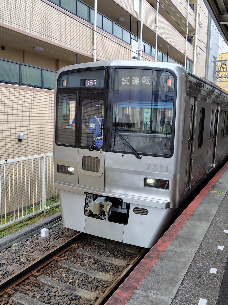 kurobee_1976's tweet photo. 13S56〜13S57：7318(出場試運転)
#keisei_unyo

まさかのすっぴんでの試運転とあってか、八千代台では鉄ヲタではない一般の利用客もスマホで撮影していましたが、機器更新は行なわれずGTOインバータのままです。 https://t.co/4hS1B0JGuE