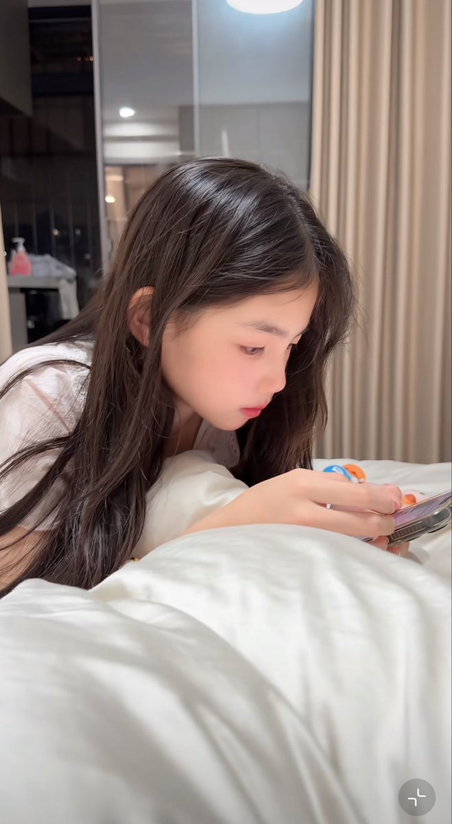 BusraTekin5b's tweet photo. 我是刚刚新拍的        

有人想锐评一下我15岁福嘛 🥹           

看完不许瞎说，赶紧看，我要删了        

真没有📷 流言 1 我真的给呀 https://t.co/jKuG8fsvd9