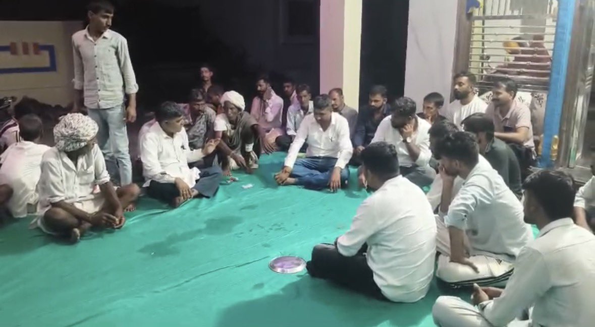 Gopal_Bassi's tweet photo. जिला परिषद उदयपुर में वार्ड नंबर 37 से निर्दलीय प्रत्याशी प्रिय मित्र भाई रामेश्वर लाल जी गुर्जर के समर्थन में डोर टू डोर जन-संवाद व जन-संपर्क कर वोट देने की अपील की।

जय रामेश्वर, तय रामेश्वर ,विजय रामेश्वर 
चुनाव चिह्न :- गैस का चूल्हा https://t.co/VOG6spibP7