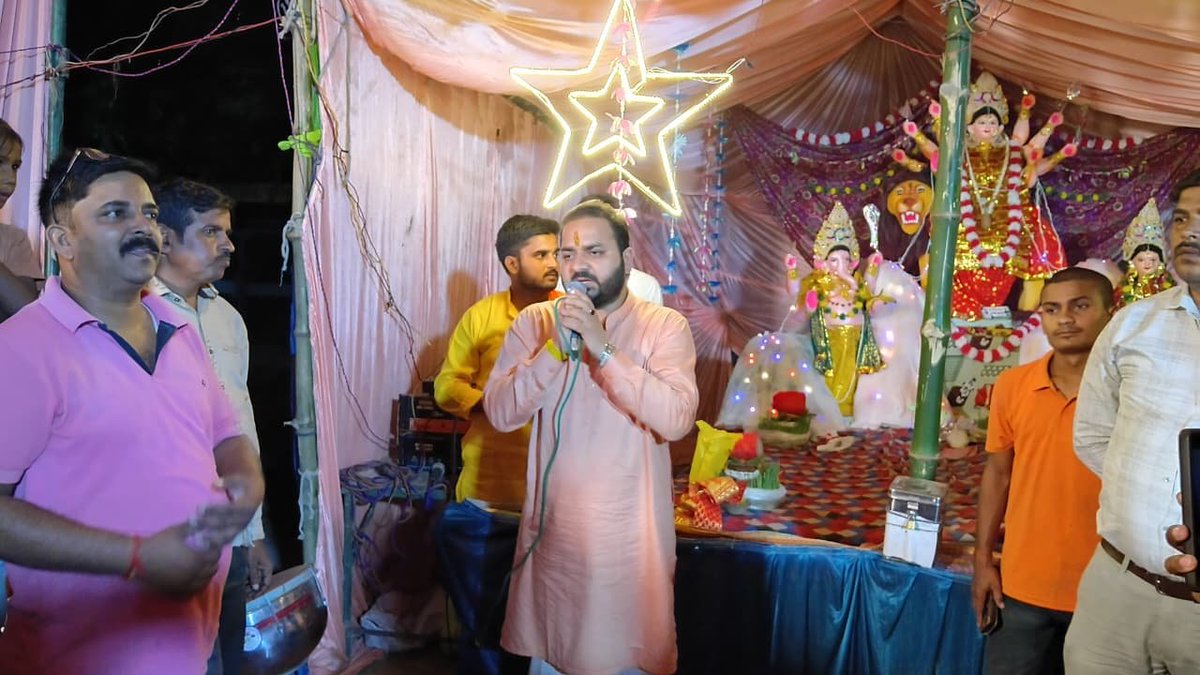 PushpSingh21's tweet photo. 🌺 बड़ी पनई के भवरेश्वर मंदिर में माता के जगराते में पहुंचे राष्ट्रसेवक पुष्पेंद्र प्रताप सिंह; क्षेत्र की सुख-समृद्धि की प्रार्थना की।
ग्रामवासियों से की स्नेहपूर्ण मुलाकात और आयोजन समिति को भेंट किया आर्थिक सहयोग! जय माता दी! 🚩✨

#PushpendraPratapSinghUnnao #unnao #pushpendrapratapsingh #samajseva #navratri