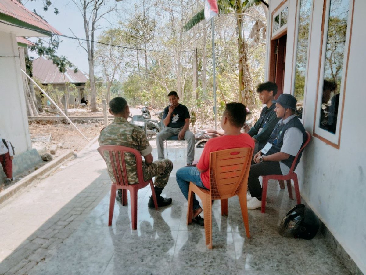 KODIM1413BUTON_'s tweet photo. Hadir di tengah masyarakat, Babinsa bagikan informasi peluang berbakti kepada negara serta ajak generasi muda segera mendaftar TNI-AD di Desa Wungka, Kec Wangi-Wangi Selatan, Kab Wakatobi, Selasa (20/10/2026)

#tniad
#dispenad
#puspentni
#TNIindonesia
#tetapsemangat https://t.co/E9Os4WiD8I
