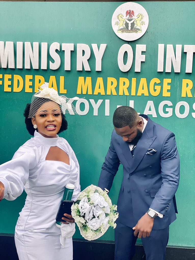 kollyfeelz's tweet photo. Two couples met at NYSC camp, fell in love, and 6 years later, they’re finally getting married. ❤️💍

NYSC gave them more than a certificate.😍 https://t.co/RqudFox0Wd