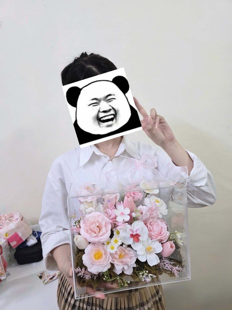 kai_BTC7779's tweet photo. Cảm ơn @ourbit vì món quà dành cho nóc nhà của mình nhé! Không ngờ sàn tặng set hoa chỉnh chu quá lại còn giữ để lâu làm kỉ niệm được 
Thank my bro @Liorealeth https://t.co/jHiaJlQ9Au