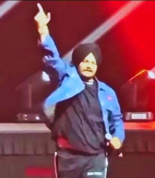Sakshhi111's tweet photo. Look what happens when people take things too far.

A complaint has reportedly been filed against Sidhu Moose Wala’s parents.

During the hologram world tour in Toronto, Canada, Sidhu Moose Wala’s two-and-a-half-year-old younger brother, Shubhdeep Singh Sidhu, copied his late brother’s famous thigh-slapping style...1/2