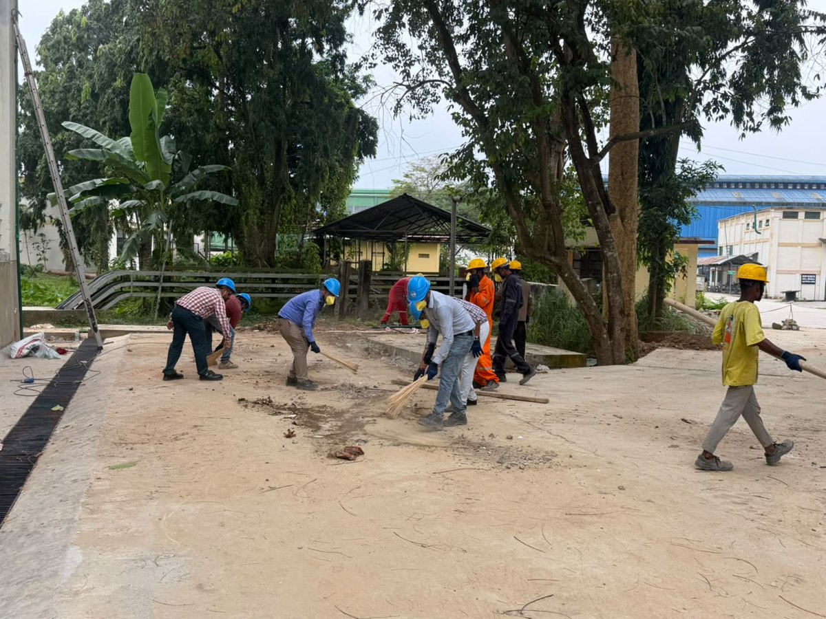 EngineersIND's tweet photo. As part of Special Campaign 6.0, a Cleanliness Drive was organised around the New Sub Station Building and DG Shed at NSPL Noonmati Station, EIL Site Office, Guwahati. 

The initiative reflected Team EIL’s commitment to maintaining clean and orderly surroundings, promoting good housekeeping and fostering a culture of cleanliness and environmental responsibility.

@HardeepSPuri @TheSureshGopi @neerajmittalias  @Secretary_MoPNG @PetroleumMin
#EngineersIndiaLimited #EIL #SpecialCampaign6 #SC6 #JanAndolan #Cleanliness #Hygiene #CleanlinessDrive