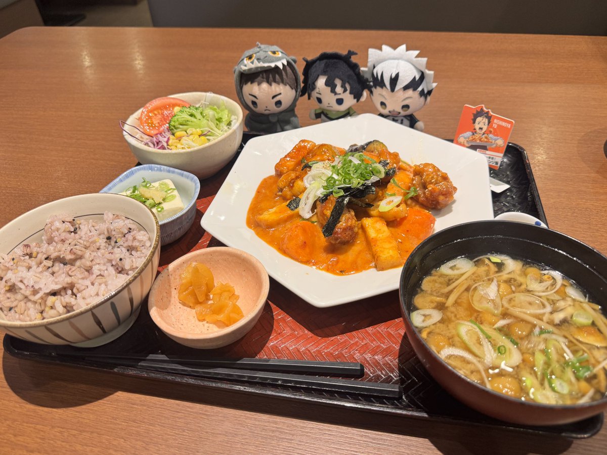 ohanashi_40ri's tweet photo. 最初に食べて胃がもたれて研磨ばっか食べてたけど
サラダがないからだって思ってつけてリベンジ
メニューでは一番好きだから🙄 https://t.co/Y2v939iltI