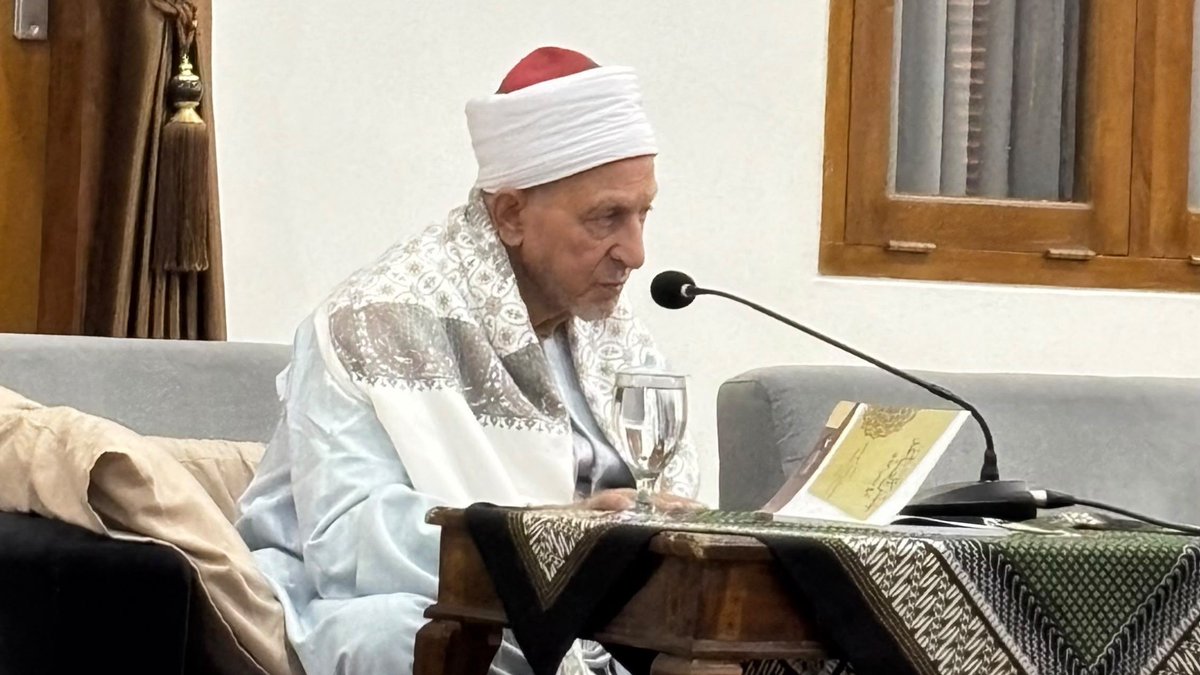 haneemergency's tweet photo. Beliau Syekh Fathi Abdurahman Hijazi, seorang ulama besar azhar yang berkewarganegaraan inggris. Beliau pendiri serta direktur IHSAN Institute Inggris. https://t.co/5q5nXgbRgw