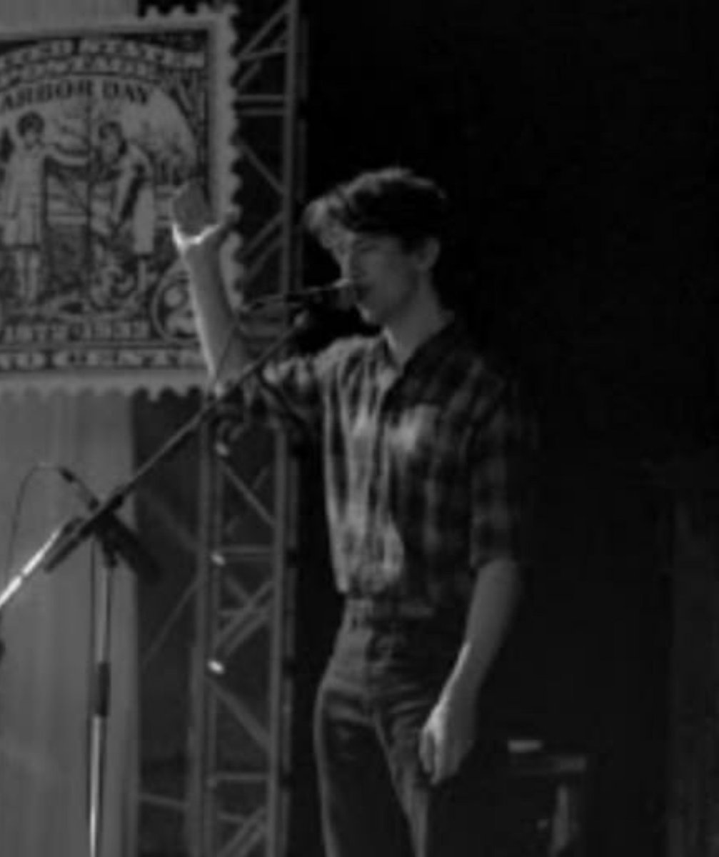 vermont1976's tweet photo. All my thinspo is my fav musicians. Like bro. Look at them wtf. I'm pissedddd I'm not naturally skinny https://t.co/xbjz9HqkL2