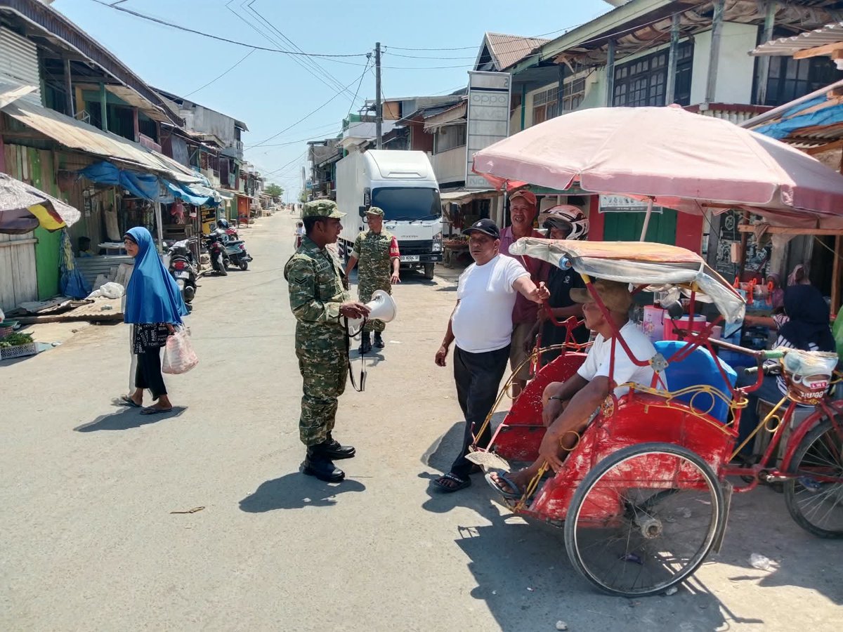 KODIM1413BUTON_'s tweet photo. Babinsa Turun ke Jalan Raya, Manfaatkan Pengeras Suara untuk Sosialisasikan Rekrutmen TNI-AD di Kelurahan Bombonawulu, Kecamatan Gu, Kabupaten Buton Tengah, pada Selasa, 20 Oktober 2026.

#tniad
#dispenad
#puspentni
#TNIindonesia
#tetapsemangat
#bekerjaikhlas https://t.co/y7rbooisAC