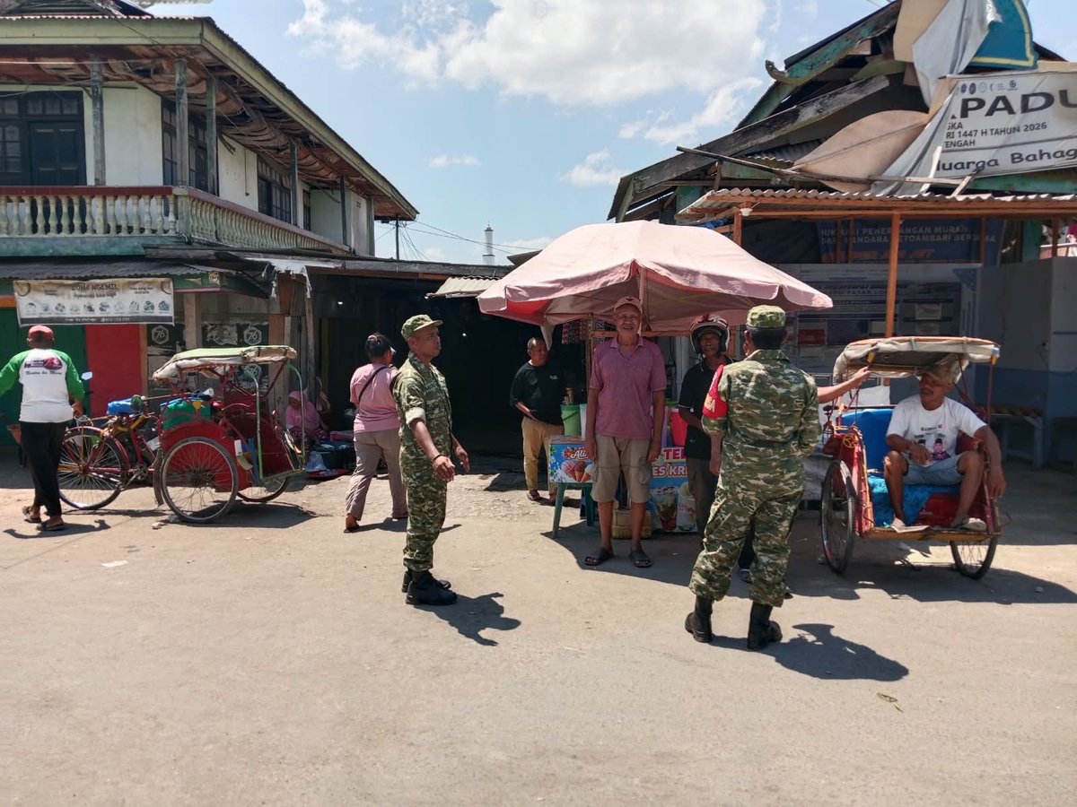 KODIM1413BUTON_'s tweet photo. Babinsa Turun ke Jalan Raya, Manfaatkan Pengeras Suara untuk Sosialisasikan Rekrutmen TNI-AD di Kelurahan Bombonawulu, Kecamatan Gu, Kabupaten Buton Tengah, pada Selasa, 20 Oktober 2026.

#tniad
#dispenad
#puspentni
#TNIindonesia
#tetapsemangat
#bekerjaikhlas https://t.co/y7rbooisAC