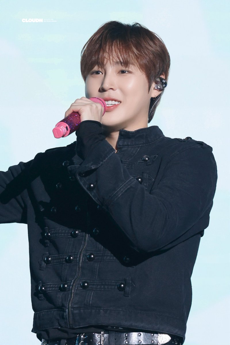 cloudn_hsw's tweet photo. 261018 하성운 놀페스티벌 

#하성운 #HASUNGWOON https://t.co/mTNThSqTkC