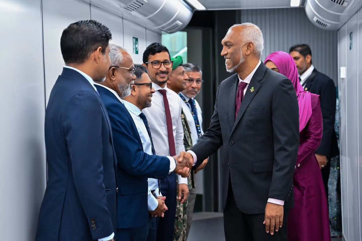 shiuna_m's tweet photo. ރައީސް @MMuizzu ގެ ދެކަނބަލުން ފުރަމާނަ ދަތުރުފުޅެއްގައި ޕާކިސްތާނަށް!

މި ދަތުރުފުޅުގައި ރާއްޖެ އާއި ޕާކިސްތާނާއި ދެމެދު  12 އެއްބަސްވުމެއްގައި ސޮއިކުރާނެ.

#MaldivesPakistan 🇲🇻🫱🏻‍🫲🏼🇵🇰 https://t.co/92Srden9WV
