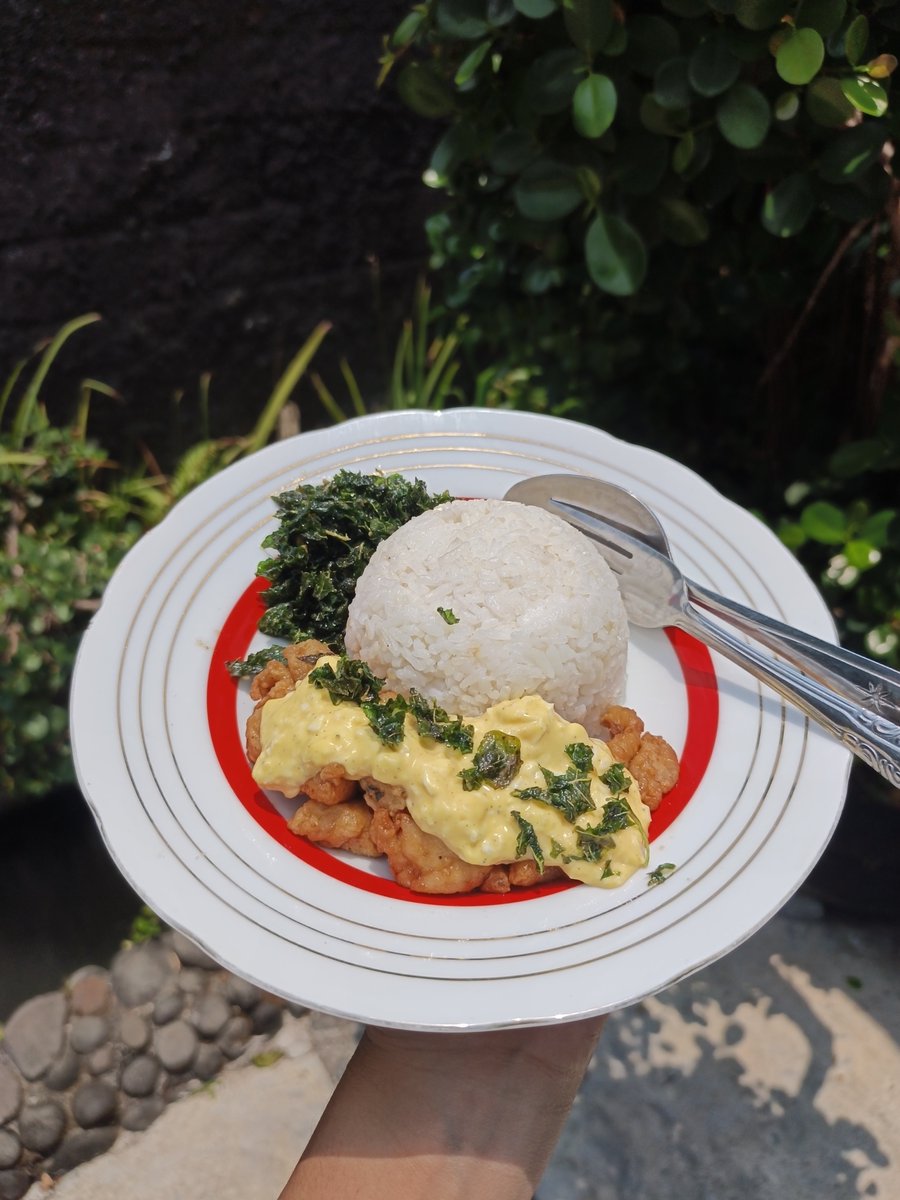 zzeztr's tweet photo. #magelang EH SERIUSSS IN THIS ECONOMY ayam popcorn nanban seporsi gini cuma 10k 😭😭🫰🏻 enak plss, nasinya bisa pilih ori/nasi daun jeruk. Bayam gorengnya crispy enak btul... https://t.co/pr7qgnJcUY