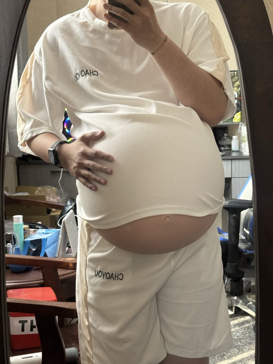 Bigbellyboy1016's tweet photo. Today is still a day of pregnancy with triplets.🫃
#mpreg #三胞胎 #孕夫 https://t.co/QuxQMIhHip