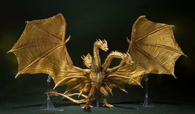 SamRaidsAgain's tweet photo. @DanGillyGilmore It's "technically" not, as the MMS figure has those weird thumb claws, presumably a holdover from concept art as that figure also has the stringy manes that he was supposed to have.

Prototype pics for the Special Color SHMA also have them but were changed with more accurate pics https://t.co/vR2E6VIuNv