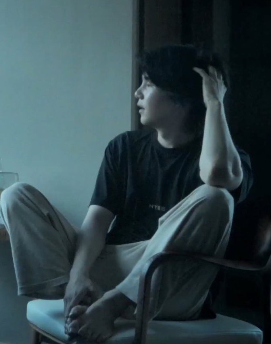 _suga_loveme's tweet photo. 슈가만의 고요하고 정적인 분위기를 좋아해😌 https://t.co/a7zeXOpfyT