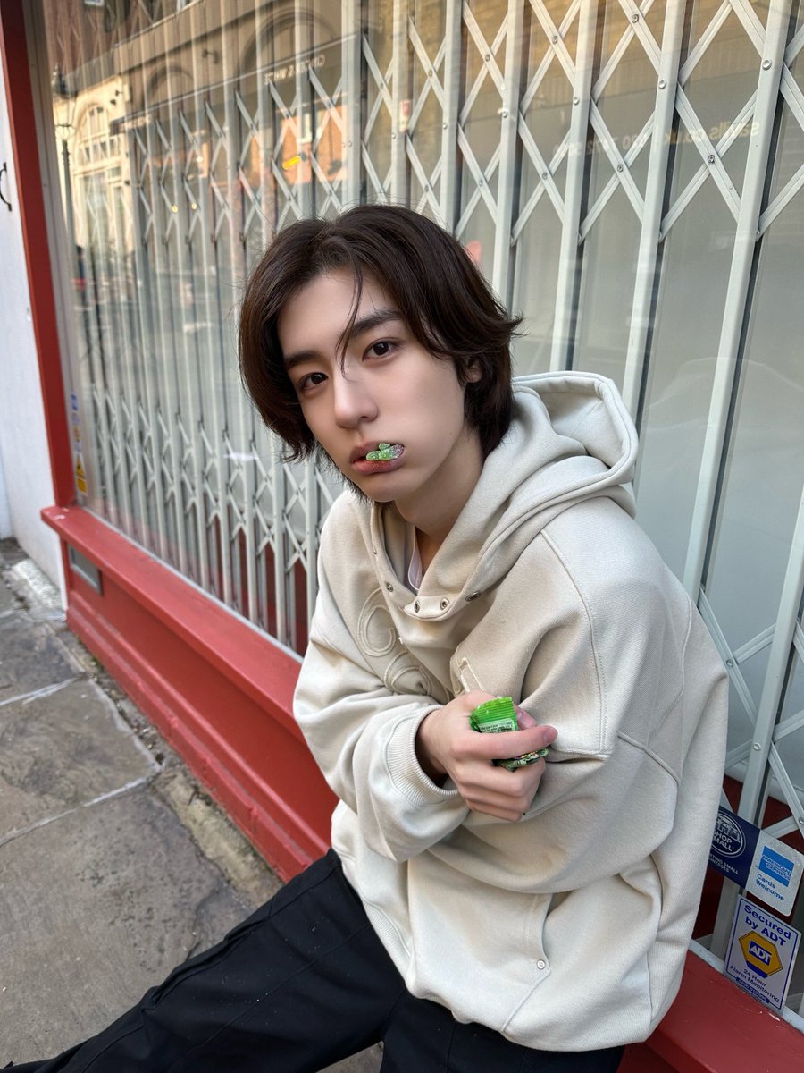 boynextdoorina's tweet photo. [WEVERSE] 261020 — #WOONHAK

🧸: HBD 21 🎉
🧸: hyung favoritku wkwk

#BOYNEXTDOOR #보이넥스트도어 https://t.co/UTIWRHQCW0