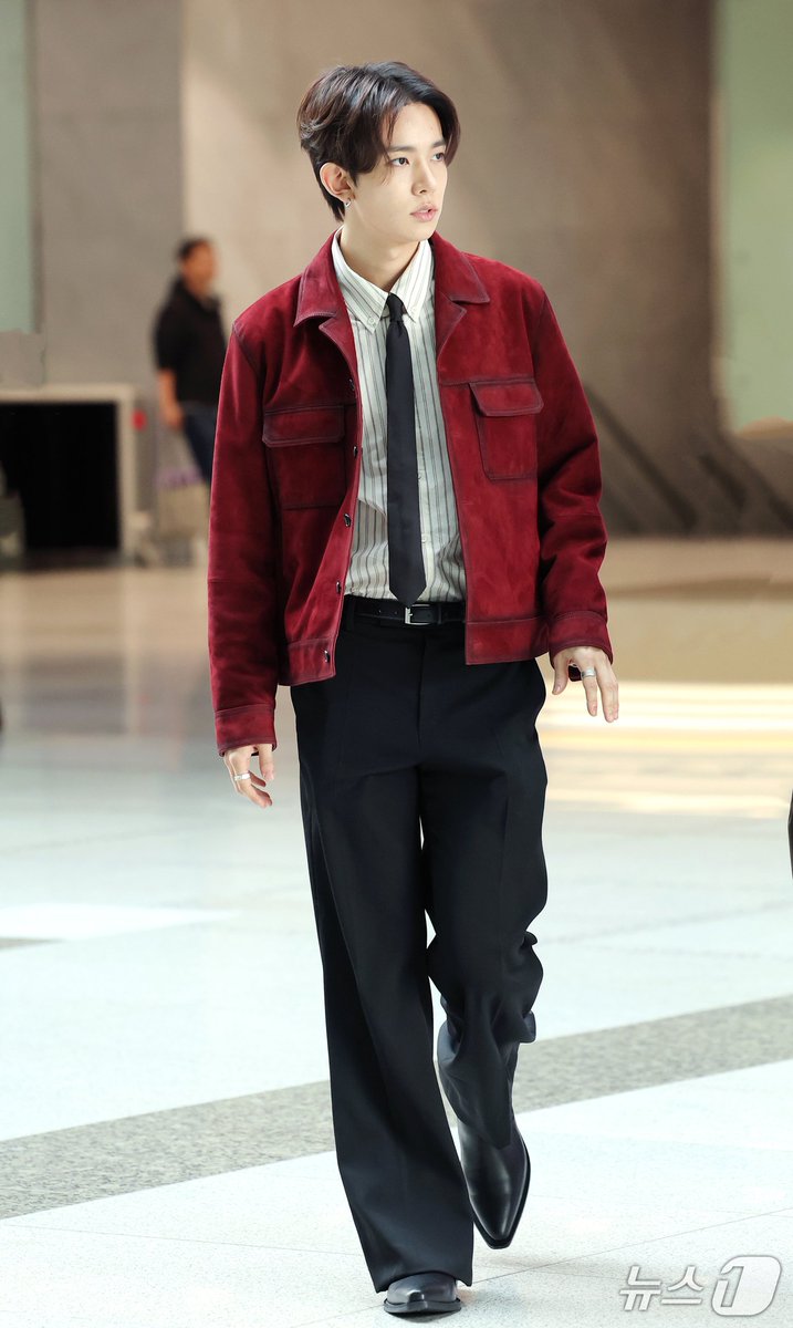 by_seung's tweet photo. 261020 SBS 출근 기사 사진 #EVAN #에반 https://t.co/tzK1HK3PVg