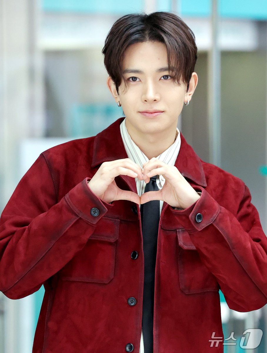 by_seung's tweet photo. 261020 SBS 출근 기사 사진 #EVAN #에반 https://t.co/tzK1HK3PVg