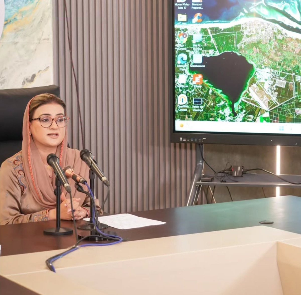 MughalZaada001's tweet photo. وزیر اطلاعات پنجاب عظمیٰ بخاری نے اپوزیشن لیڈر معین ریاض قریشی کے خلاف ہتکِ عزت کا کیس جیت لیا۔ لاہور کے ڈیفیمیشن ٹربیونل نے وزیر اطلاعات عظمیٰ بخاری کے حق میں مختصر فیصلہ جاری کرتے ہوئے معین قریشی کو 8 کروڑ 40 لاکھ روپے ہرجانہ ادا کرنے کا حکم دیا۔ عظمیٰ بخاری نے وزیراعلیٰ خیبرپختونخوا کے دورۂ پنجاب اسمبلی کے حوالے سے نجی ٹی وی پروگرام میں لگائے گئے الزامات پر دعویٰ دائر کیا تھا۔ ٹربیونل کے مطابق معین قریشی الزامات کے حق میں شواہد پیش نہ کر سکے، جبکہ تفصیلی فیصلہ بعد میں جاری کیا جائے گا۔