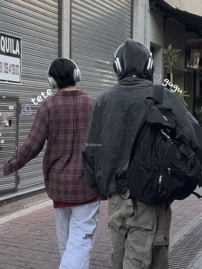 Jkthvva's tweet photo. taekook in argentina and jungkook wearing Nothing <3 https://t.co/Fk3DJhGZfB