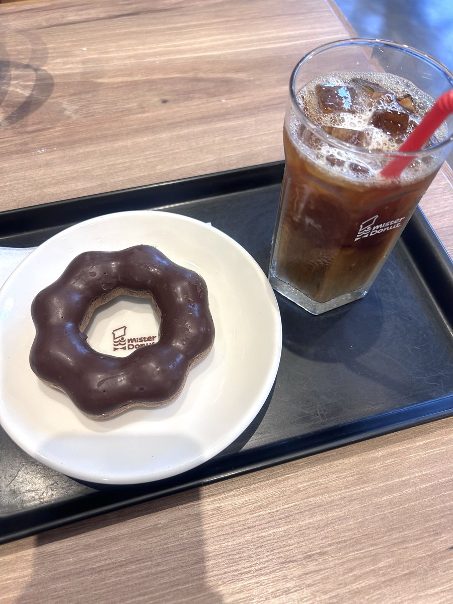 _applecoco's tweet photo. 昨日でにゃんクリエイターズ&amp;アニマルズin神保町、終了しました。ありがとうございました😊😊😊
イチョウ葉は先端から色づくんだ、知らなかった。今日は10/28からの「ころころ縁起物」荷物の発送済ませて上野公園散歩。今夜こそ早く寝る💤💤💤 https://t.co/lMHvtnhylG