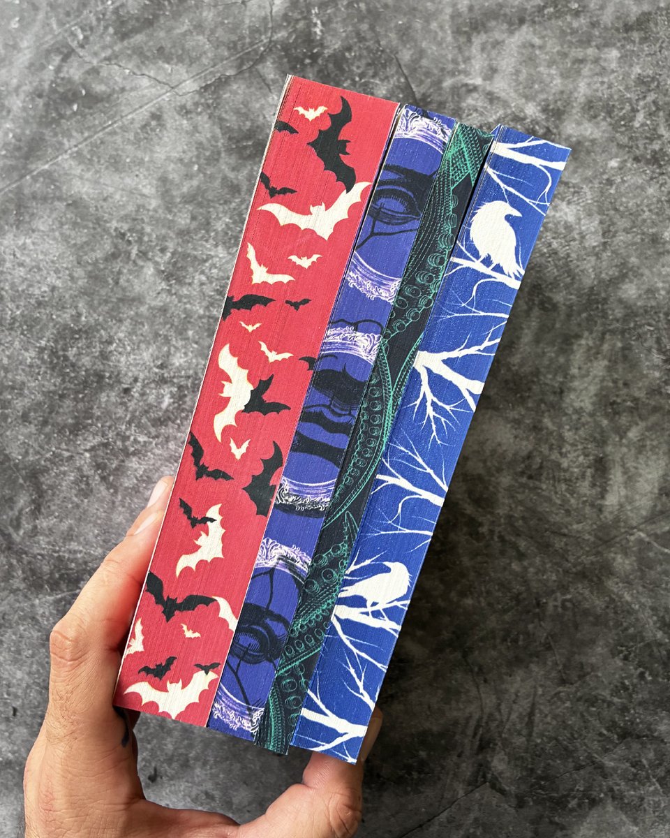 Austral_ed's tweet photo. En #AustralTerror hemos reunido cuatro de los mejores autores del género, con una presentación muy especial con cantos decorados que hacen que sean irresistible incluirlos en nuestras bibliotecas. #AustralEditorial https://t.co/HDGCGEGfUf