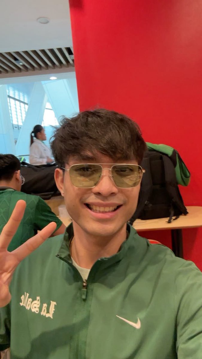 aramazing_'s tweet photo. lord ang pogi 😭😭 safe skies bb! 🫶🏼 https://t.co/0aeuAYd3Ju