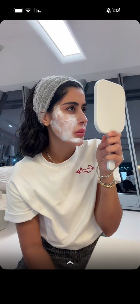 AseelGass's tweet photo. وجه فرح وهي منخرشه من جمالها😭😭😭😂😂😂❤️❤️❤️الله يجعلني اخذ ضيمها هالبنت 🥲🫶🏻 بذمتك فرح اول مره تشوفين وجهك😭مشاءالله تبارك ربي الله يحفظ لعيونك نظرها يابعد حييي 🫠 @farahalsarraf91  #فرح_الصراف https://t.co/mq9qZZ52YP