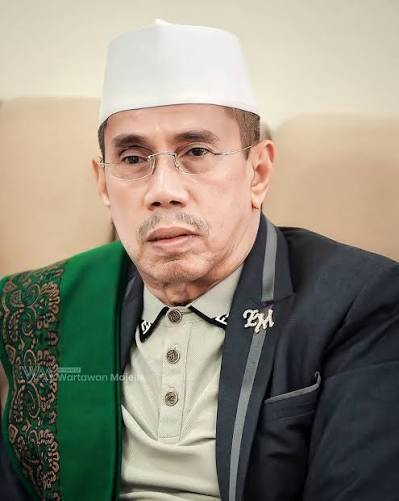 LambeSahamjja's tweet photo. mui meminta umat islam memboikot dan tidak lagi mengundang habib alwi bin abdurrahman assegaf sebagai penceramah

sebabnya: potongan video ceramahnya viral dan dinilai merendahkan perempuan

kata mui
wakil ketua umum mui, kh m cholil nafis, lewat akun x pribadinya (dikutip dari laman mui)isi ceramah dinilai tidak mencerminkan etika dan keteladanan seorang dai
bisa merusak citra dakwah islam dan moral masyarakat
“jangan undang lagi dan tak usah diikuti majelisnya orang model gini”

apa pun statusnya, penceramah yang melanggar kesantunan tidak layak, dan dia bilang malah merusak islam