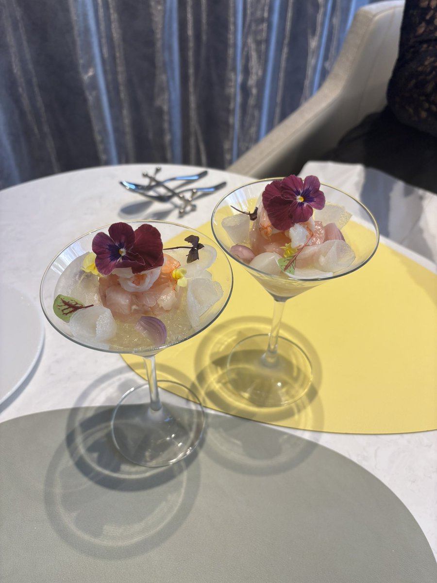 s2__ri_x's tweet photo. お友達のお誕生日お祝いした🥂❤︎
20歳のナンバーケーキ可愛い（՞>⩊<՞）🤍 https://t.co/xBB10CgFUQ