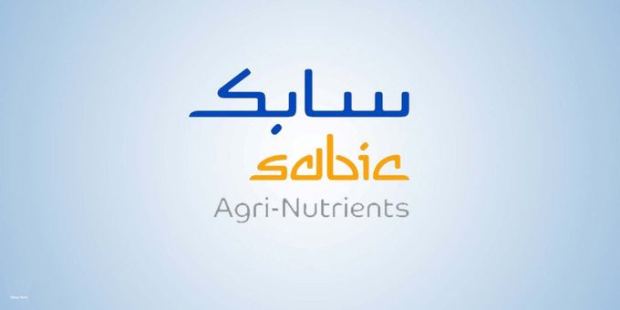 MonMufa44996's tweet photo. 🔴 انخفاض أرباح #سابك_للمغذيات إلى 484 مليون ريال وبنسبة -62.5% في الربع الثالث لعام 2026م.

- الإيرادات: 3.22 مليار ريال (-8.6%)
- صافي الربح: 484 مليون ريال (-62.5%)

سبب انخفاض الأرباح؟
1. انخفاض الكميات المباعة.
2. ارتفاع مصاريف البيع والتوزيع والشحن بسبب تحديات سلاسل https://t.co/VUGHUwRSD6