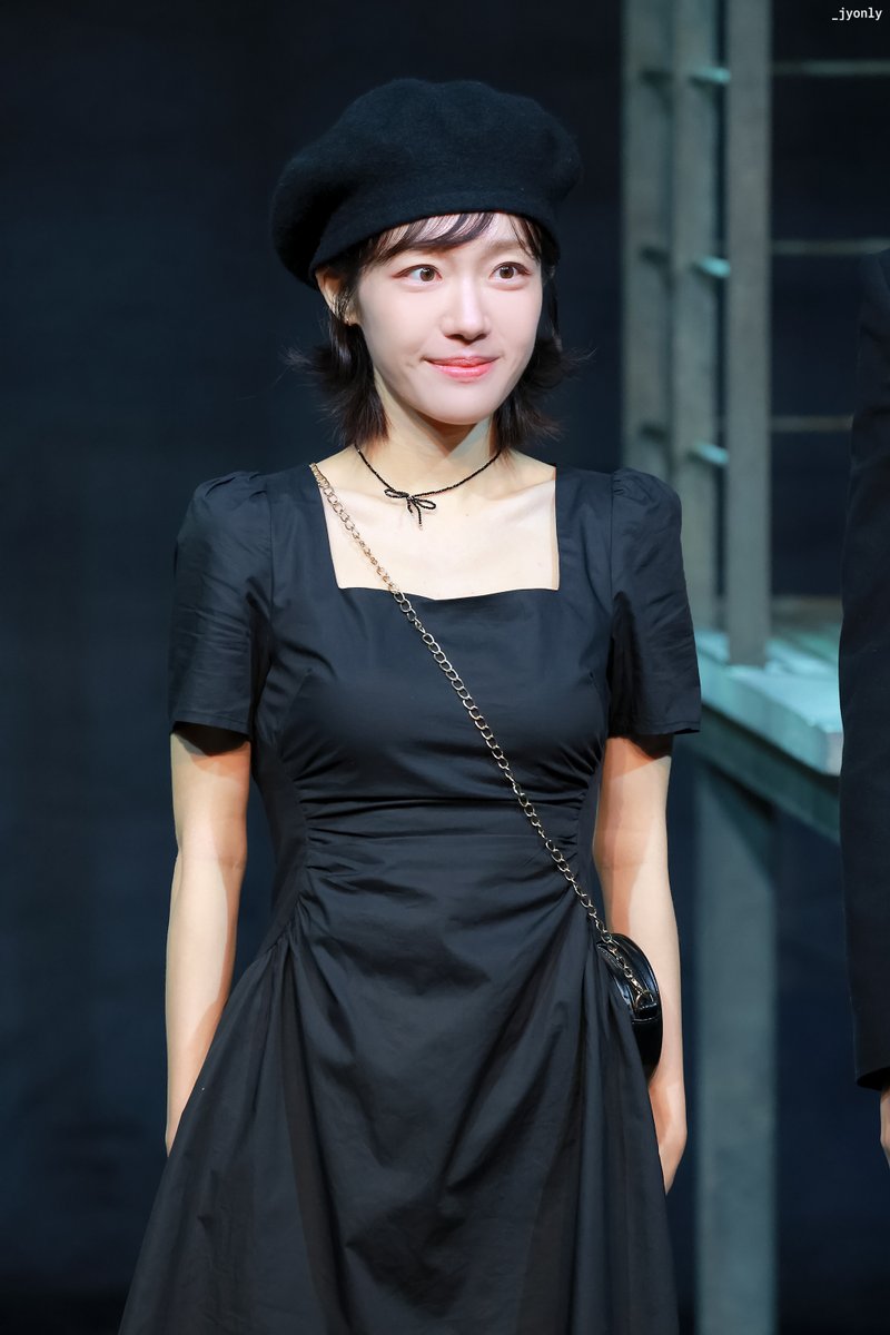 JY_ONLY_'s tweet photo. 261014 <클로저> 커튼콜 위크 #소주연

공주님 👸💗 https://t.co/NJDFKq6o3z