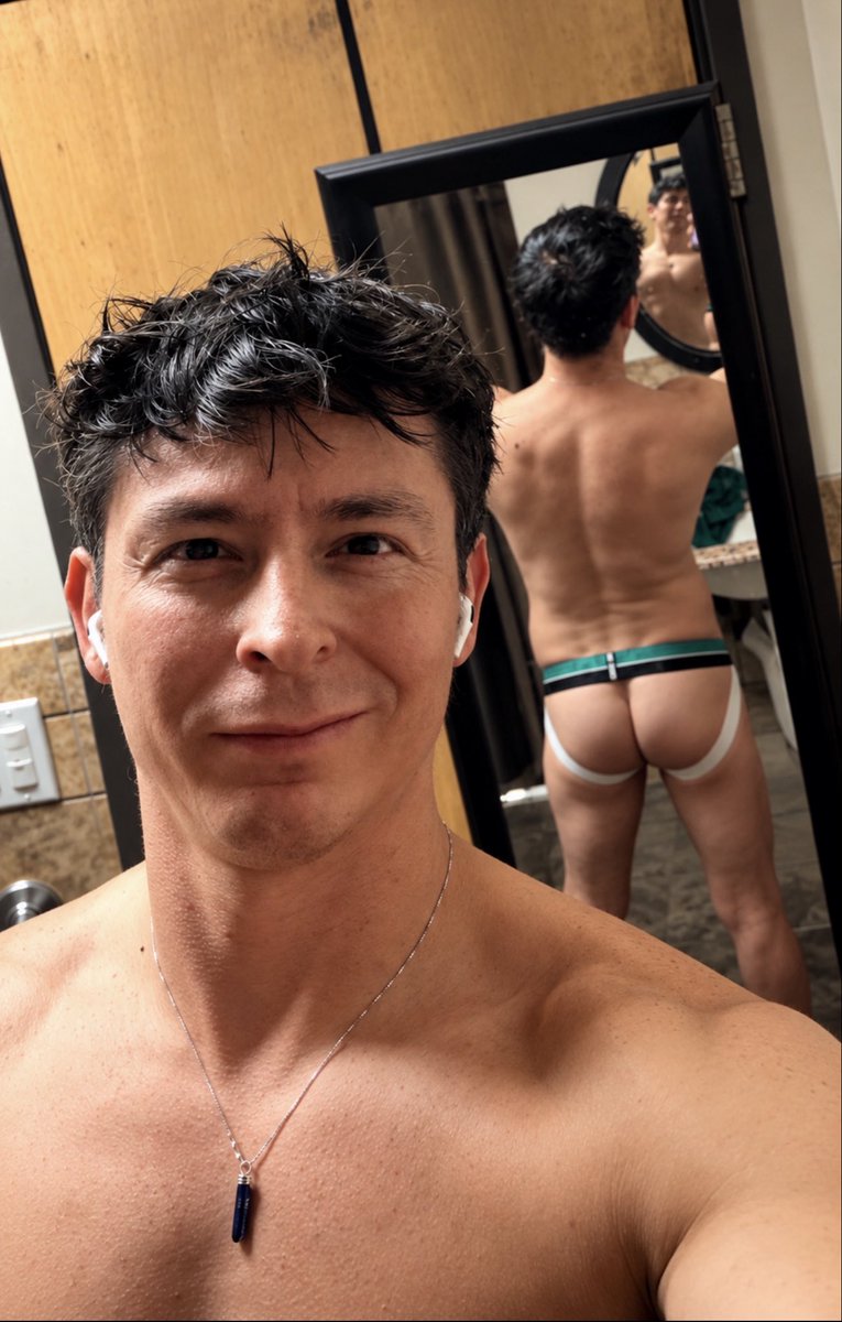 erikgutierrez9's tweet photo. Jocktober countdown continues! ππ Another day, another jockstrap hitting the gym with me! πͺ Todayβs cheeky workout fit is brought to you by @code22men ππ€ Keeping the workouts hard and the gym fits a little naughty. ππ₯
#Jocktober #CODE22 #JockstrapSeason #GymFit #CheekyGains