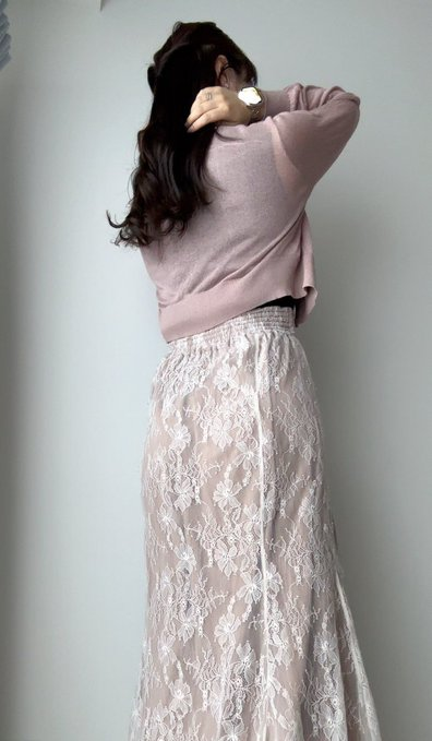 asd_1236's tweet photo. 已婚少妇的小心思：表面乖巧，其实裙子下面什么都没穿哦 ，就是感觉一下露出是什么样得感觉 。 https://t.co/RXN1jimUpJ