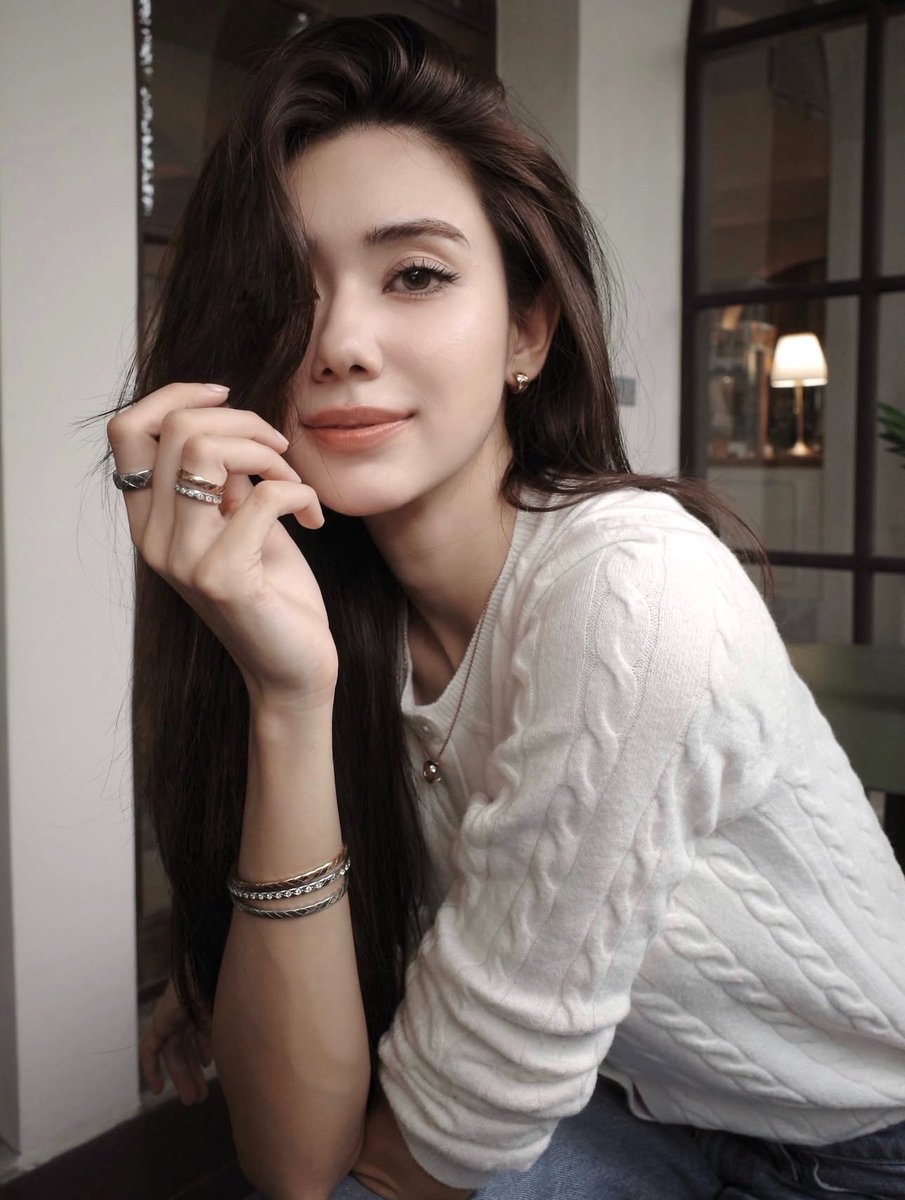 Nomannaw's tweet photo. แผ่นหลังของชาติ                                      ชาติ https://t.co/P8THsuX1ip