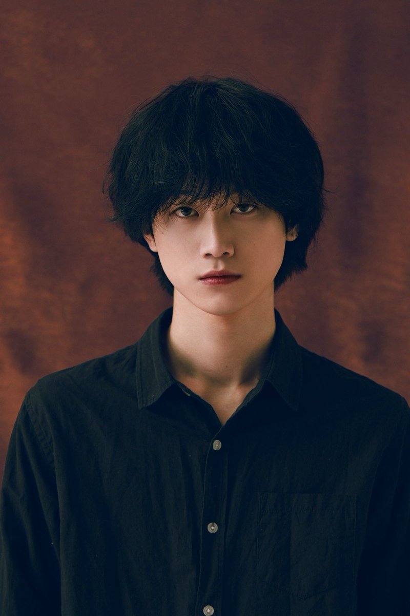 asu_code's tweet photo. 撮影開始まで後18日

紅一点という言葉はありますが、本作で
唯一の男性キャスト　

蓮役:村並莉久さん　

ギター弾けますか？→少し…
の会話から撮影に向け、ギターを練習

そして、特技が編み物というギャップ

蓮のギターと演技もお楽しみに！

#明日へのコード #撮影 https://t.co/o6nVYNWFac