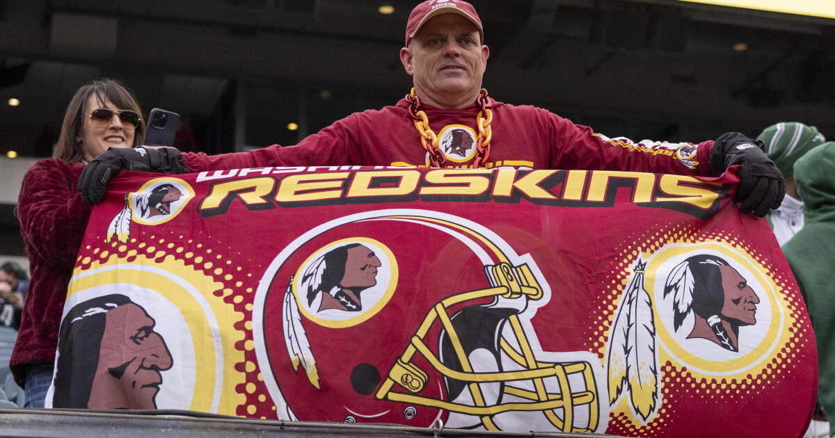 CBS6's tweet photo. The descendants of the Blackfeet chief who inspired the Washington Commanders' former NFL team logo are now fighting to restore the former name and image that were removed in 2020. 🔗 Find link in our bio. https://t.co/H2Y8N16X4a