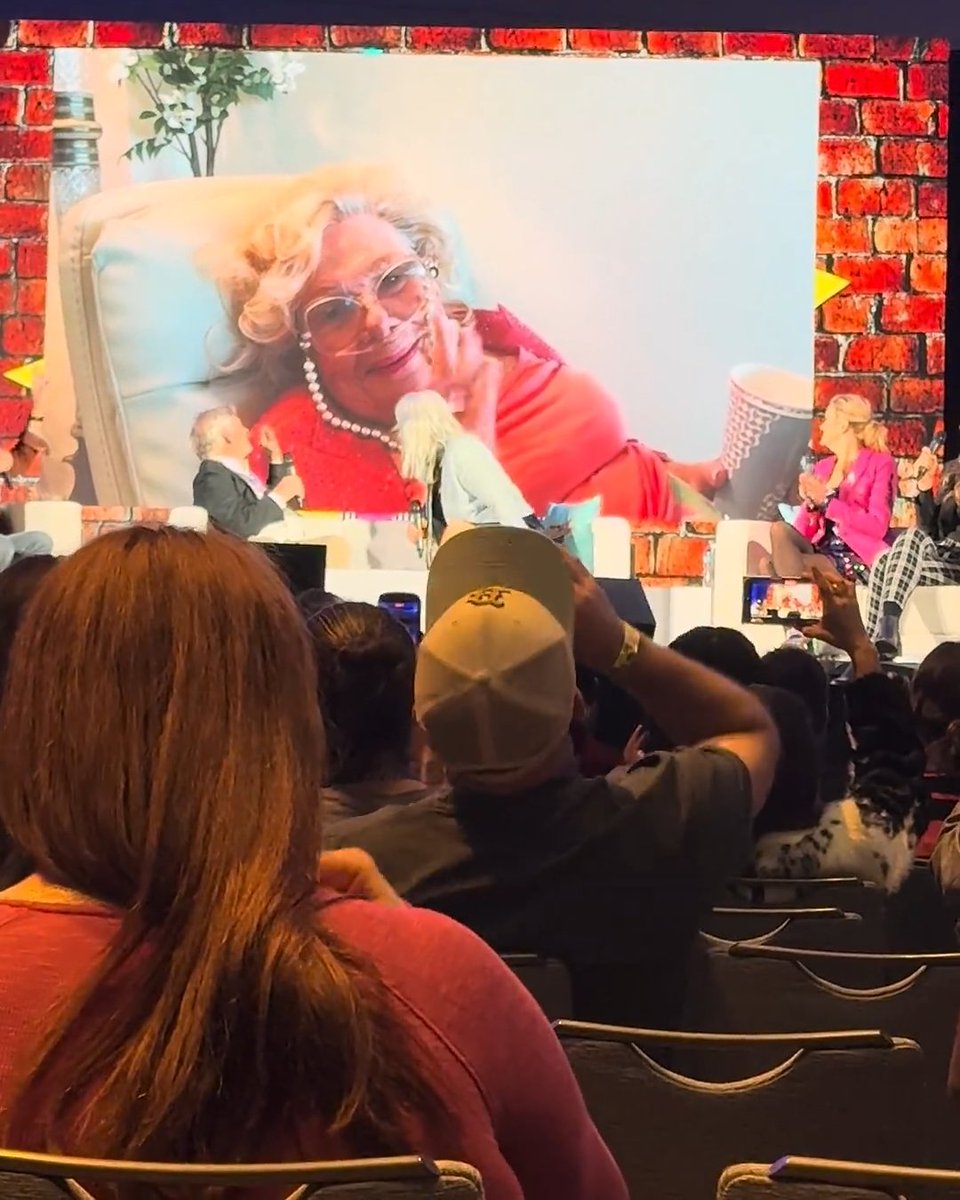 sitcomcrave's tweet photo. Renée Taylor, who played Sylvia on 'The Nanny', joined fans by live video at '90s Con in Hartford after missing the reunion on doctor's orders following a bout of pneumonia 

"I was almost there but my doctor, just because I had pneumonia, wouldn't let me come," she said, before joking: 

"I'm being stalked by a plastic surgeon that's just begging me to do something. No, I'm waiting until I'm older... Because right now I have dyslexia so I'm either 39 or 93" 

(via:People)