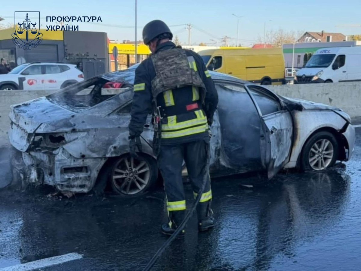 StratcomCentre's tweet photo. Massacres are continuing all across Ukraine. Russians have just murdered 3 people on the Kyiv-Odesa highway. https://t.co/mhnwSncCbN