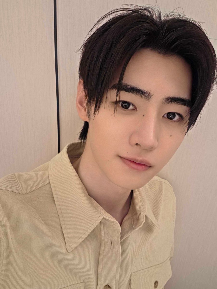 missingpsh's tweet photo. sunghoon selca 💛☀️ https://t.co/a0ym5uK74t