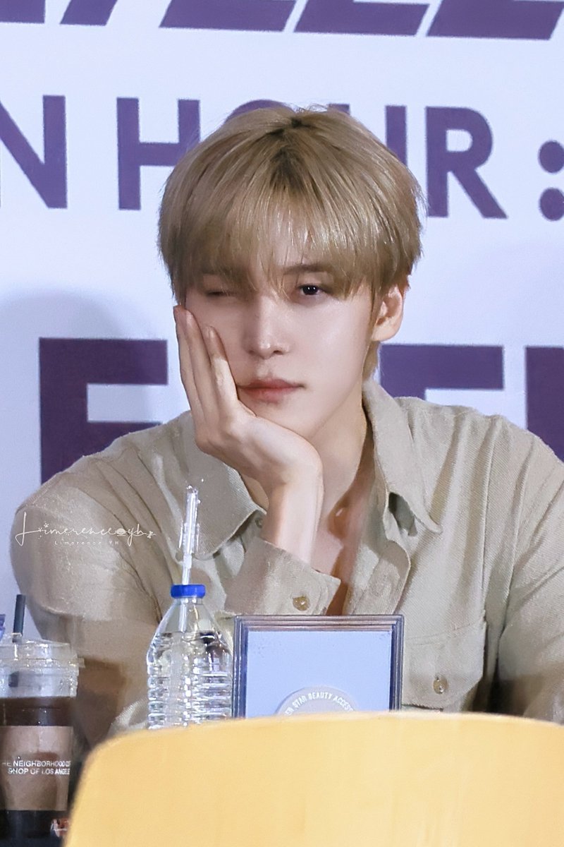 j3ongdoll's tweet photo. how can you look at him and not say doll https://t.co/UHsrnt5rNl