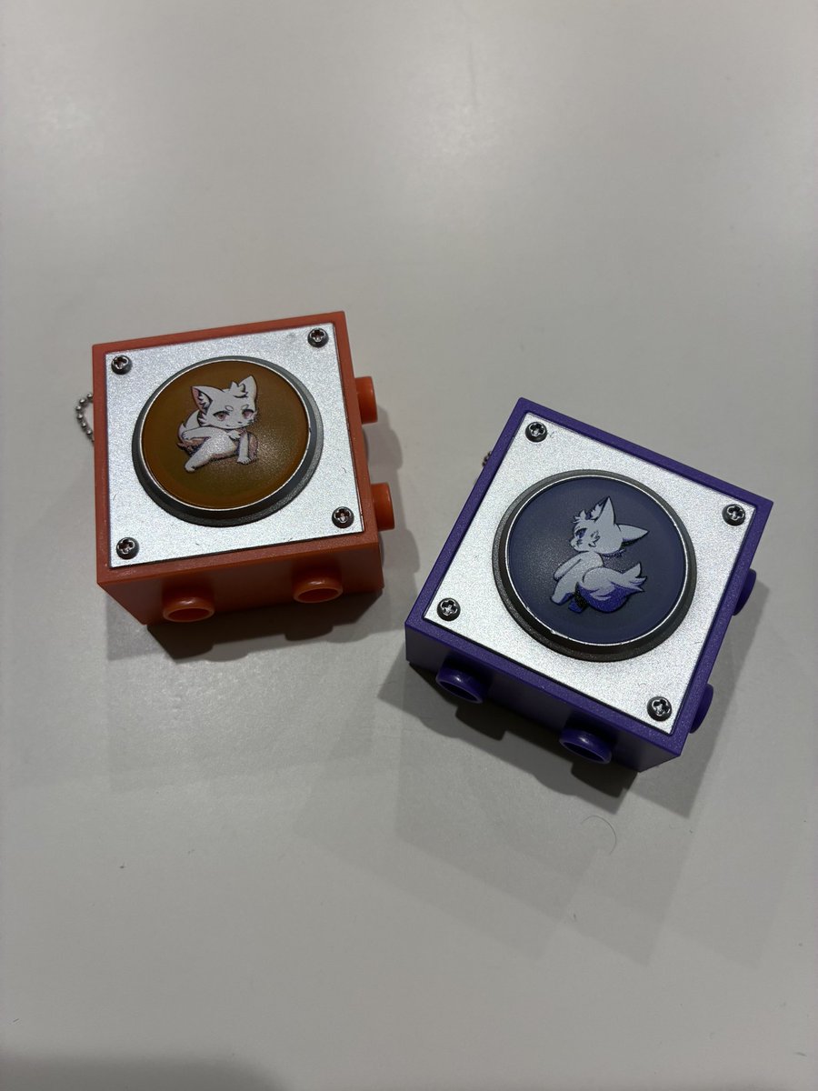 twowill0w's tweet photo. 用事あってガチャがあるお店に行けたので2度回しました
A(ズズギャグ音頭)とB(激レア)を引きました
一旦神引きか？これ

#ズズ
#ズズギャグガチャ https://t.co/tGheAvvrEQ